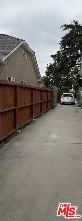 206 N Hobart Boulevard, Los Angeles, California 90004 home-pic-15